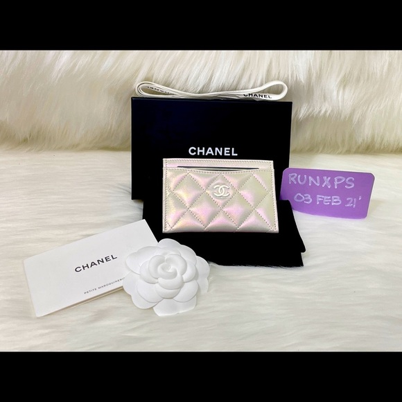 [SOLD] Chanel Ivory Iridescent Quilted Card Holder - Picture 2 of 15